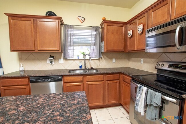 Building Photo - 5000 Willamette Ln