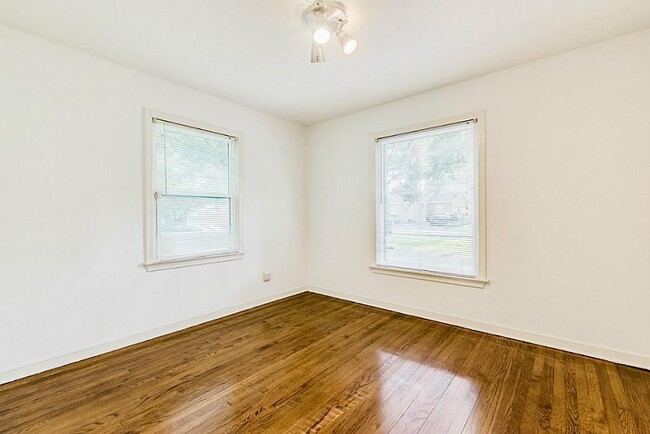 Building Photo - 1406 Caywood Ln
