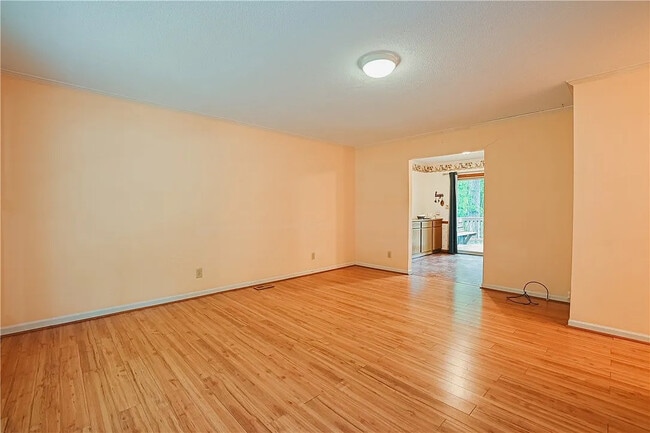 Building Photo - Room in House on Sanderson Dr