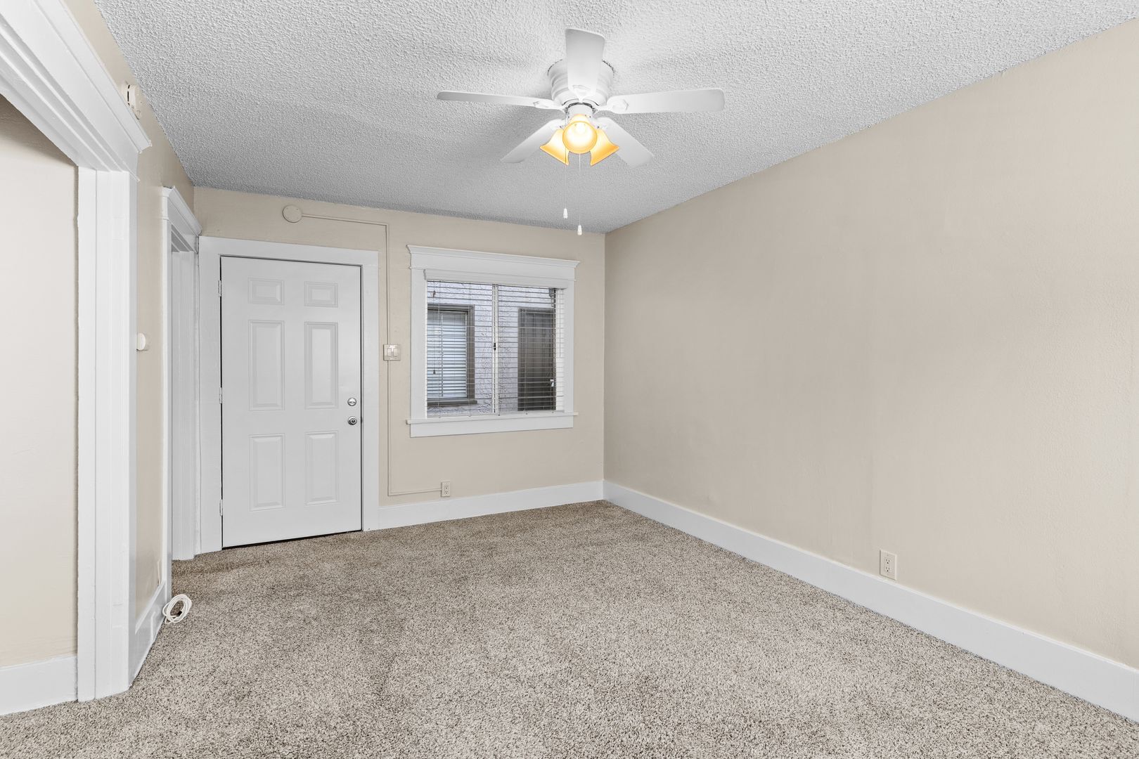 Building Photo - 1460 Gaviota Ave