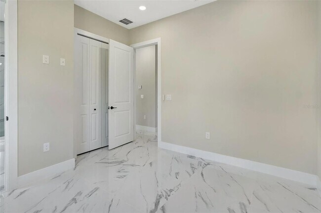 Building Photo - 212 Fairway Rd