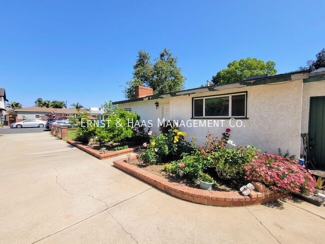 Building Photo - 3527 Pine Ave