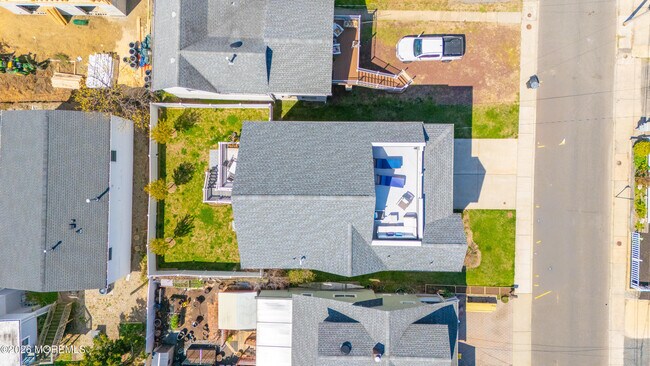 Building Photo - 27 5th St