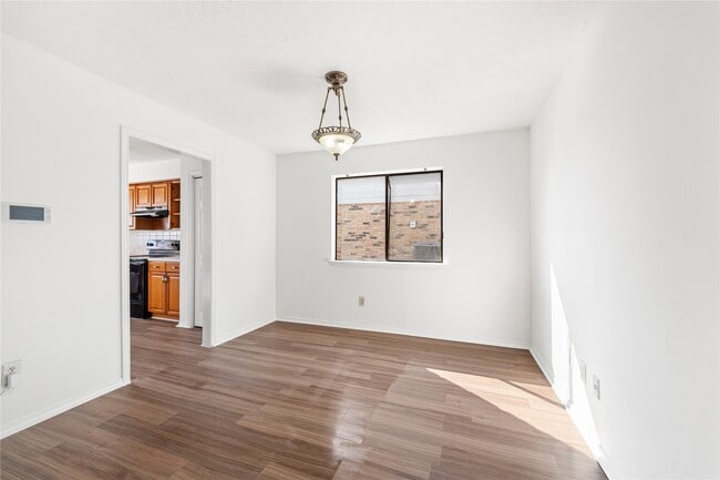 Building Photo - 9723 Cedar Bluff Dr