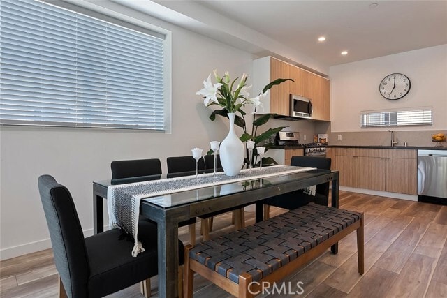 Building Photo - 13536 Vanowen St