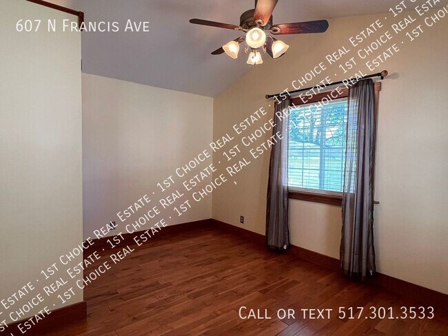 Building Photo - Charming 3-BDR 2-BTH House w/ Garage & Bas...