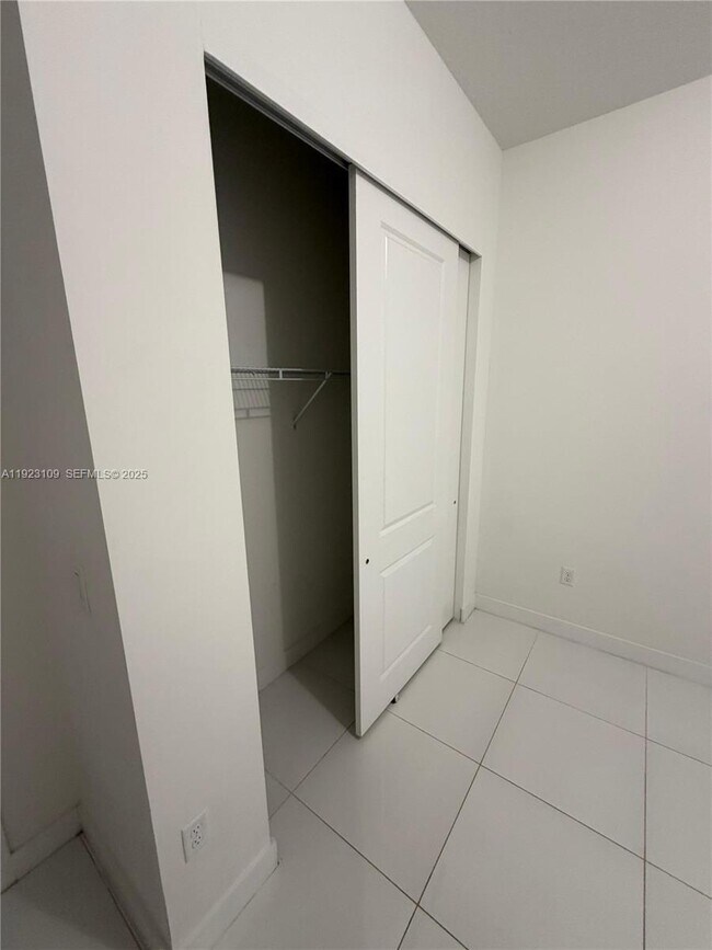 Building Photo - 4398 SW 173rd Ave