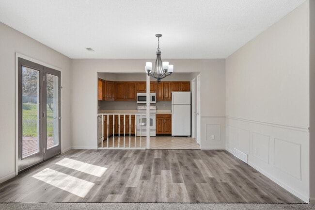 Building Photo - 5561 Waterfront Dr N