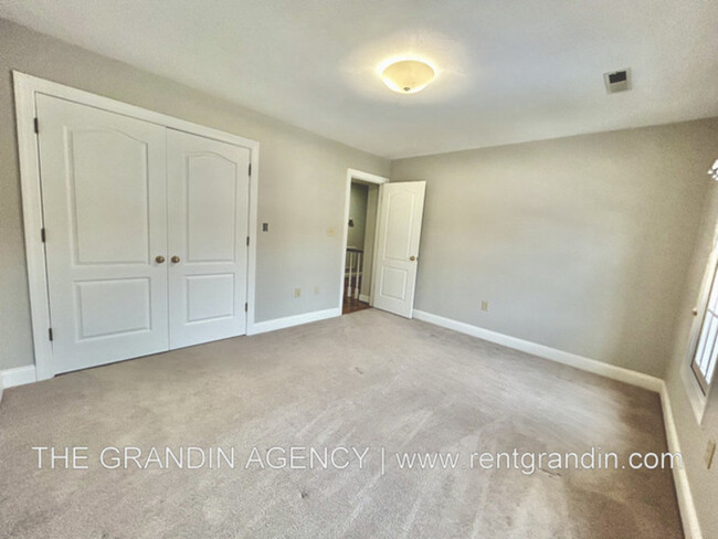 Building Photo - 4453 Brentwood Ct