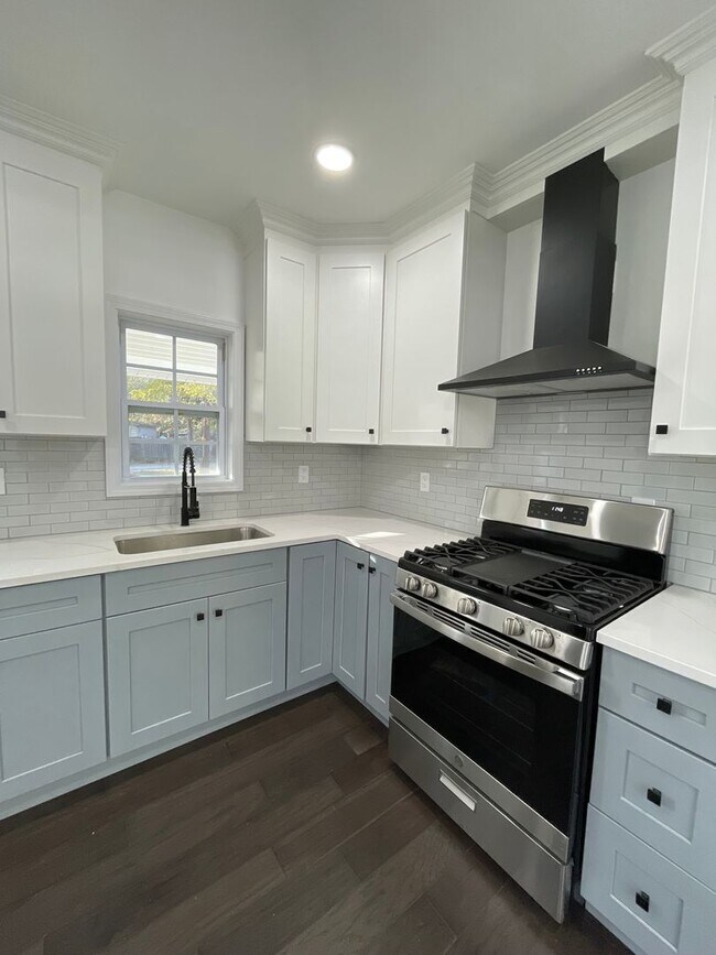 Building Photo - 409 State St