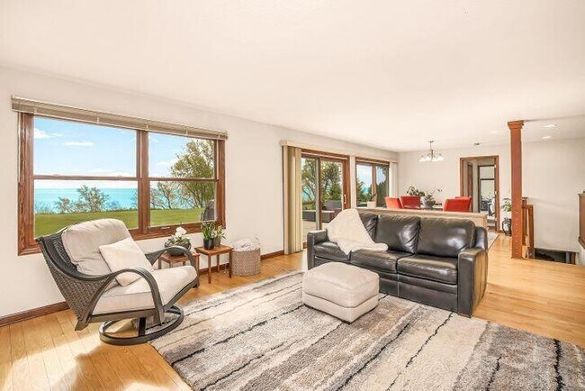 Building Photo - 12650 N Lake Shore Dr