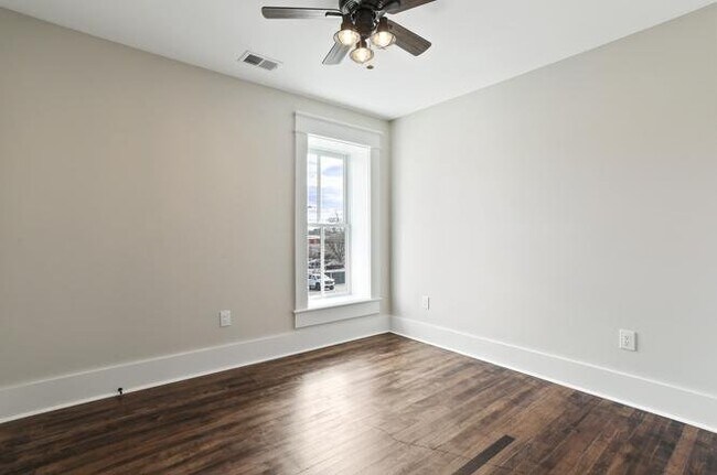 Building Photo - 302 N Mildred St