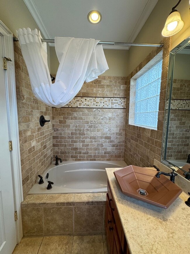 Building Photo - Executive Rental in Pear Alley Condominium...