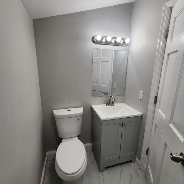 Building Photo - 25 Kemp Ave