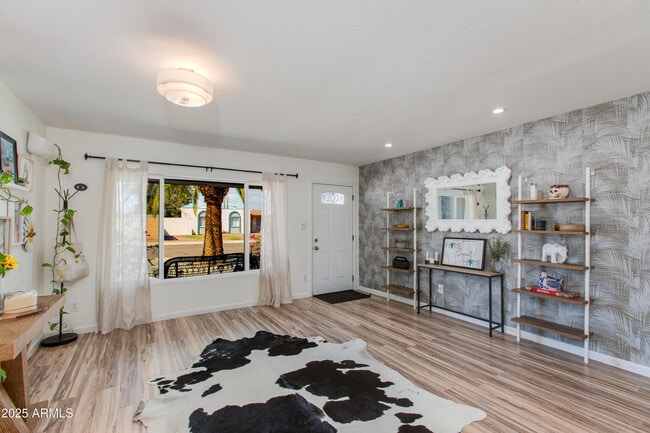 Building Photo - 3009 E Dahlia Dr