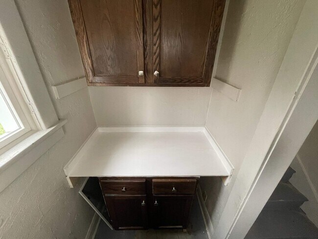 Building Photo - 2027 Brussels St