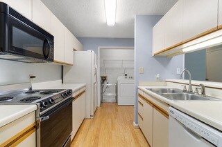 Building Photo - 663 Bartons Landing Pl