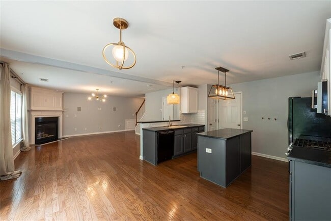 Building Photo - 331 Balaban Cir