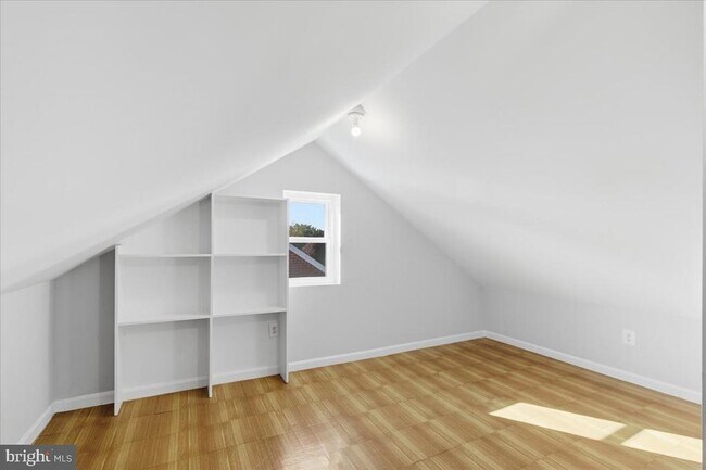 Building Photo - 403 S Veitch St