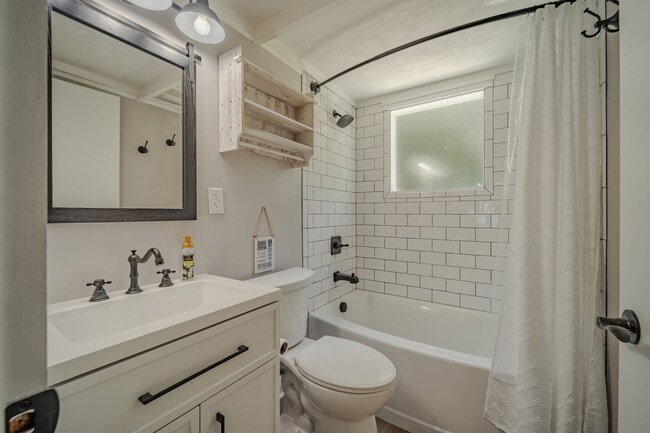 Building Photo - Scenic Lakeview Rental located on Boatman'...
