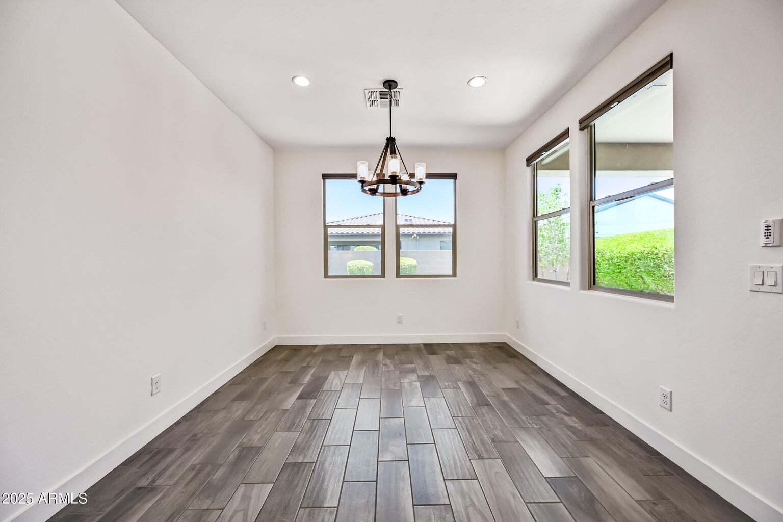 Building Photo - 17163 W Thousand Oaks St