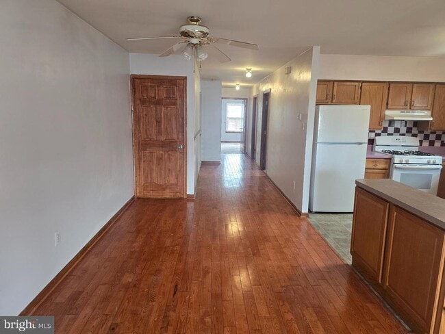 Building Photo - 524 Longshore Ave