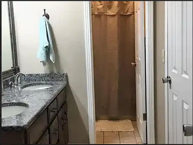 Building Photo - Charming 3 Bed, 2 Bath Home with New Floor...