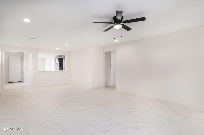 Building Photo - 6970 W Gwen St