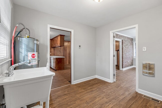 Building Photo - Large Brick Ranch, New Wood Like Flooring Throughout, Just Painted, LR, Den, Sun Room, Carport!