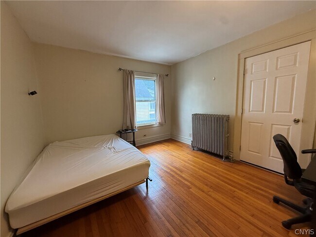 Building Photo - 936 Lancaster Ave