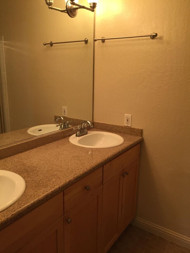 Building Photo - 1085 Murrieta Blvd