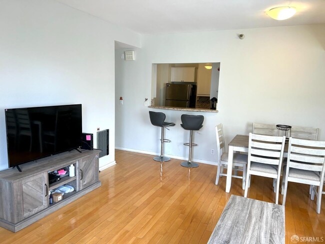 Building Photo - 1 Daniel Burnham Ct