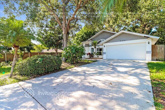 Building Photo - 2391 Eastwood Dr