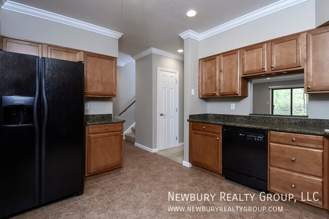 Building Photo - 135 Banksville Pl