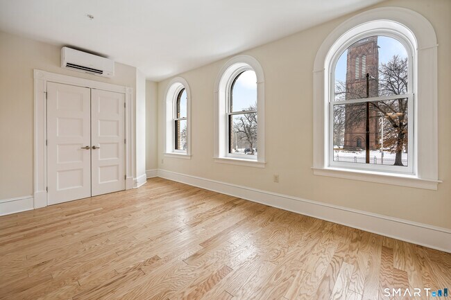 Building Photo - 1355 Main St