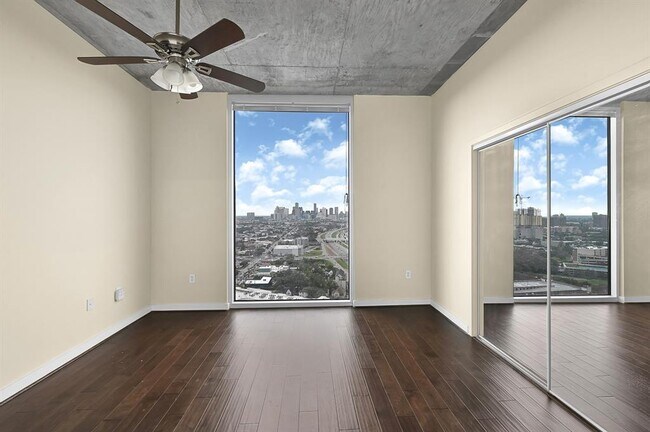 Building Photo - 5925 Almeda Rd