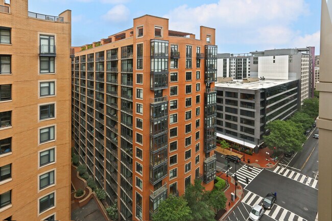 Building Photo - 811 4th St NW