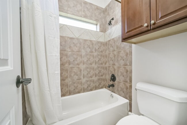 Building Photo - 3077 Dee's Cir