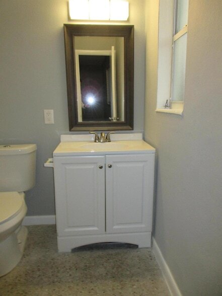 Building Photo - 1118 N H St