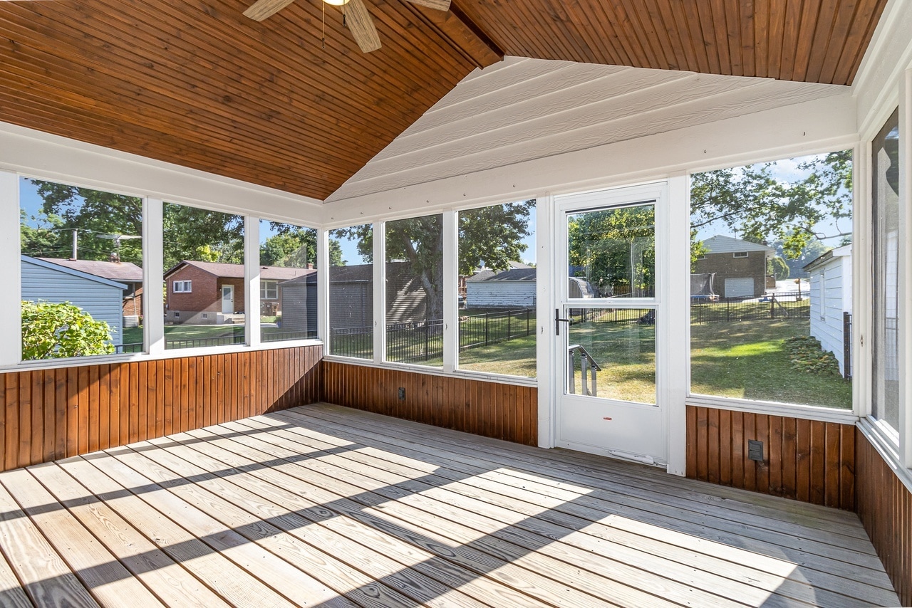 Building Photo - 3893 Mantell Ave