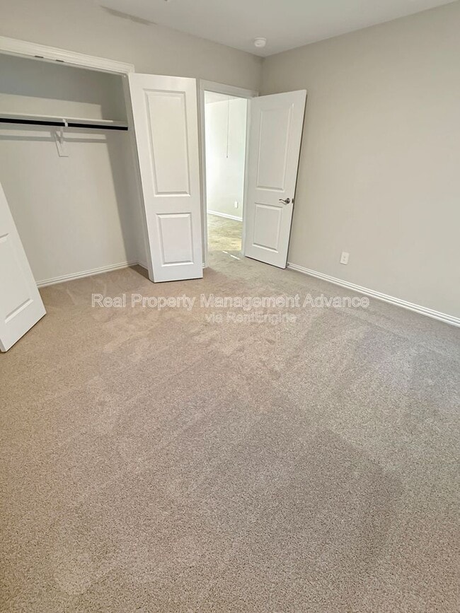 Building Photo - 614 Clover Crk Dr