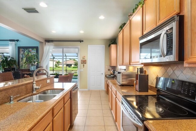 Kitchen - 2046 Mandarin Ln