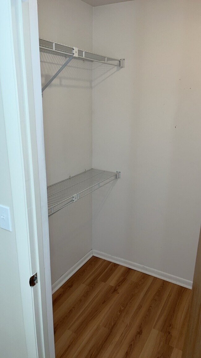 Building Photo - 1420 Lake Pointe Way