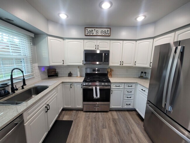 Building Photo - 1012 Meadowview Pl