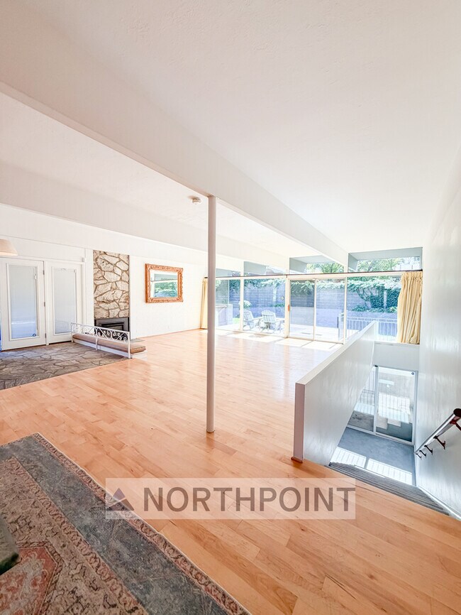 Building Photo - Midcentury Modern Masterpiece