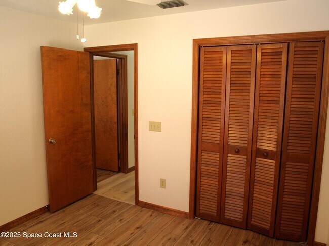 Building Photo - 9015 Wedgewood Pl