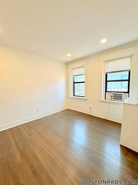 Building Photo - 11 Queensberry St
