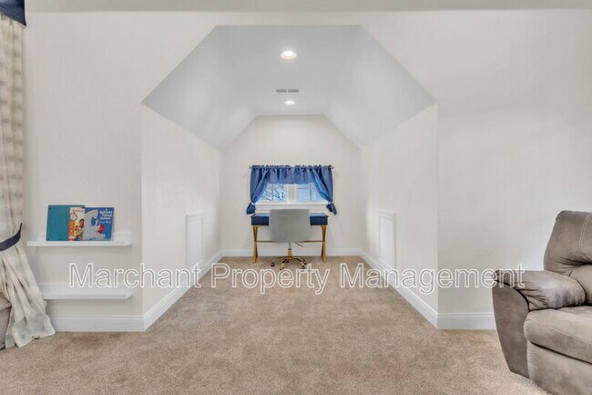 Building Photo - 4 Woodland Chase Ct