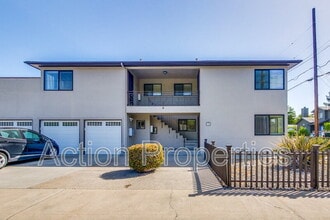 Building Photo - 702 Fremont St