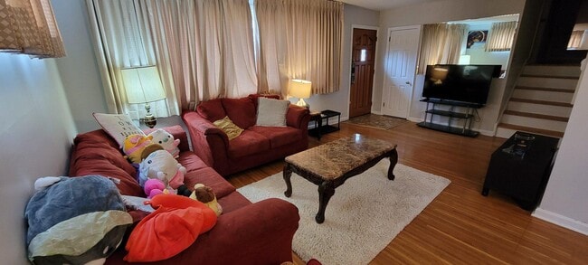 Building Photo - 117 N Brookfield Rd